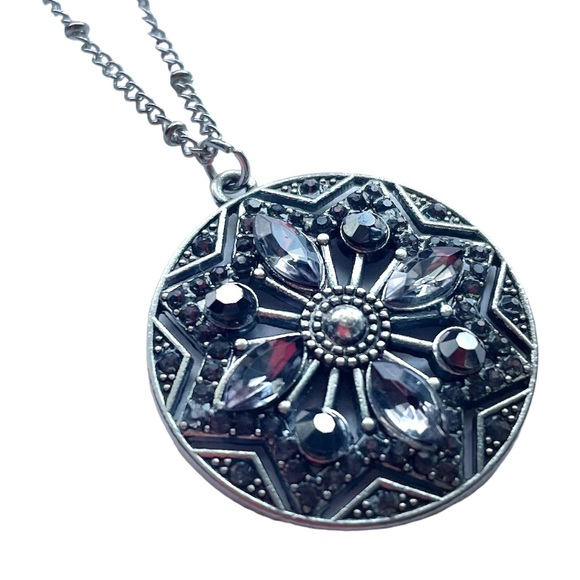 NEW Medallion Pendant Necklace Bling - Picture 13 of 13